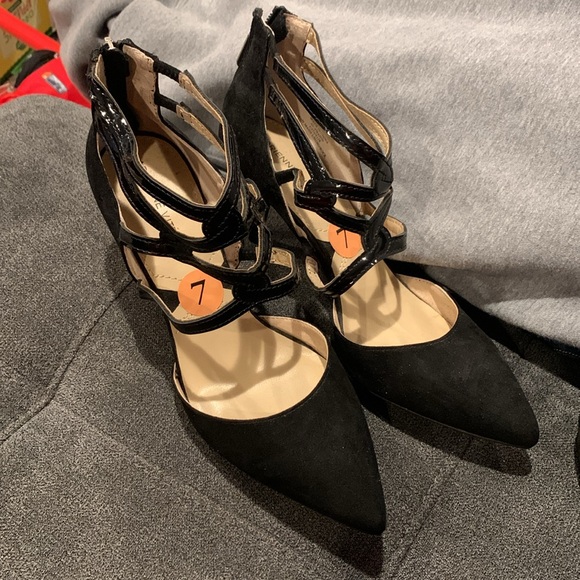 ADRIENNE VITTADINI Av-Shahin Women's Size 7M Black Faux Suede ZIP 3" Heels - Picture 4 of 9